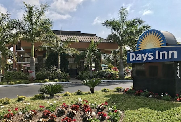 Gallery - Days Inn By Wyndham Sarasota Bay