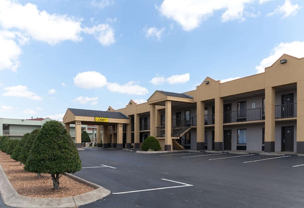Gallery - Super 8 By Wyndham Clarksville Northeast