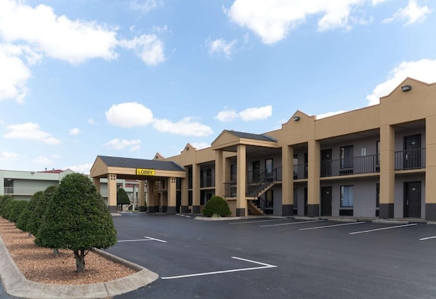 Gallery - Super 8 by Wyndham Clarksville Northeast