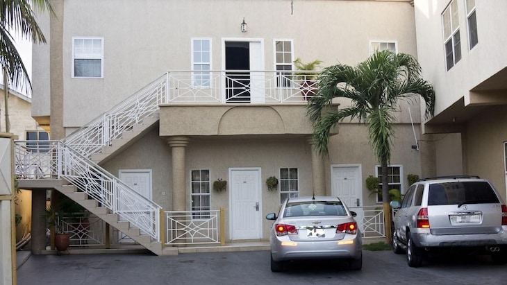 Gallery - Tropical Enclave Hotel