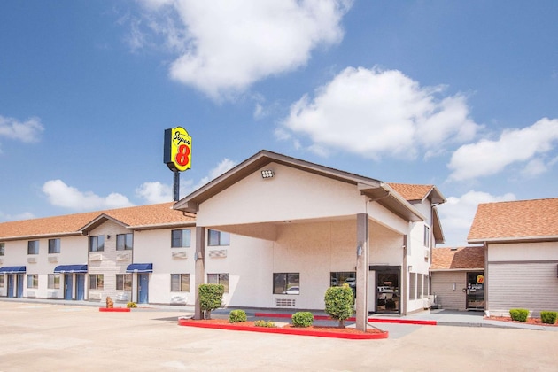 Gallery - Super 8 By Wyndham Van Buren Ft. Smith Area
