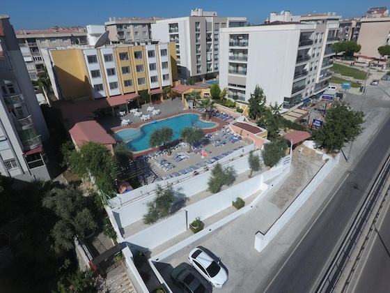 Gallery - Oya Apartments