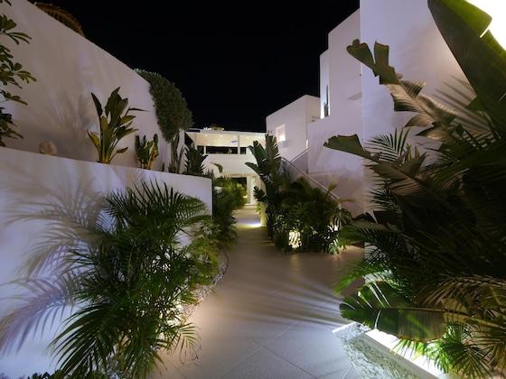 Gallery - Lani's Suites De Luxe