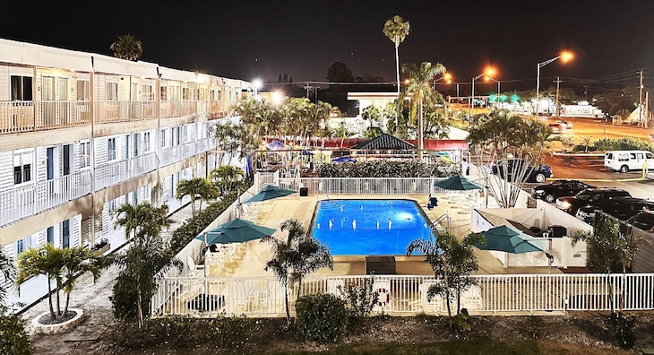 Gallery - Lantern Inn & Suites