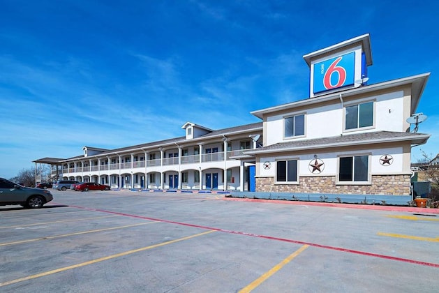 Gallery - Motel 6 Rhome