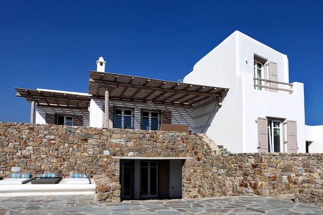 Gallery - Elia White Residence