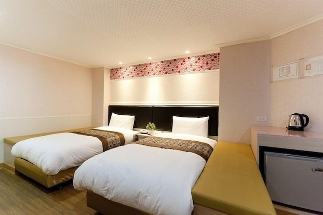 Gallery - The Dealer Hotel