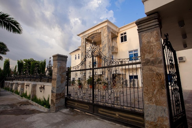 Gallery - Fritz Apartments And Suites