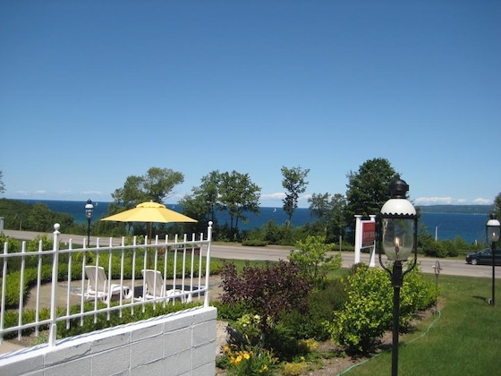 Gallery - Bay Inn Of Petoskey