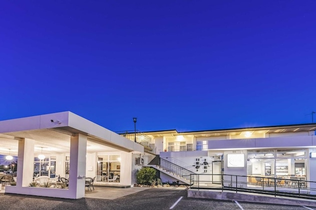 Gallery - The Oriana Orange - Retro Hotel & Resort