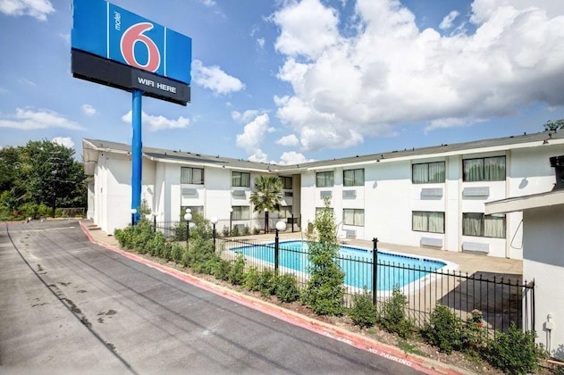 Gallery - Motel 6 Dallas South