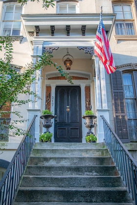 Gallery - Justine Inn Savannah