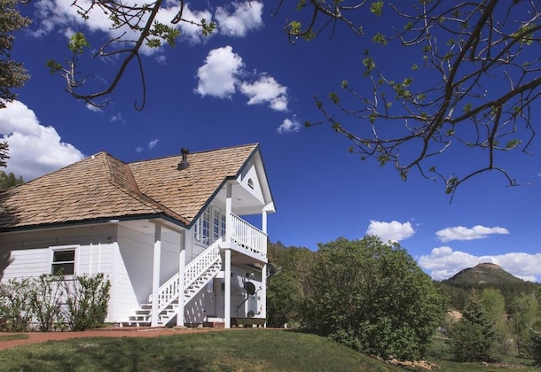 Gallery - Antlers On The Creek Bed & Breakfast