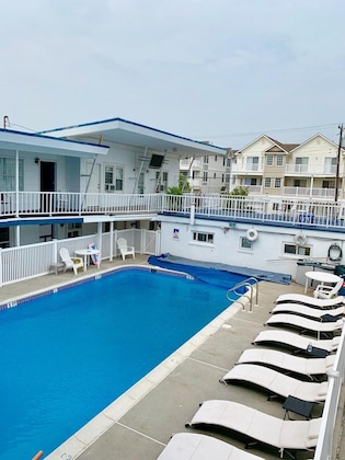 Gallery - White Caps Motel