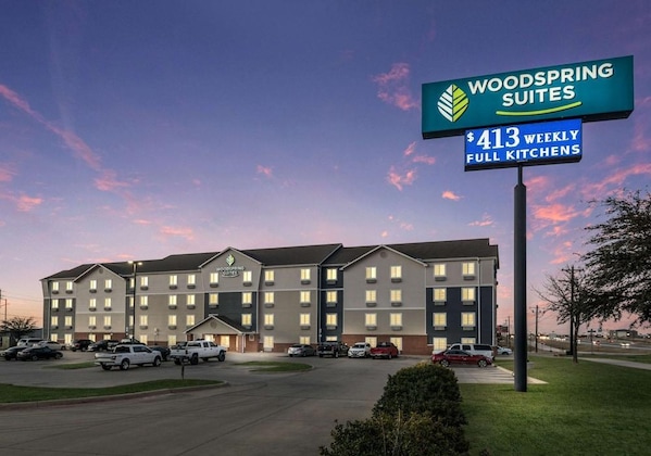 Gallery - Woodspring Suites Denton