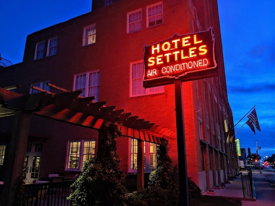 Gallery - Hotel Settles