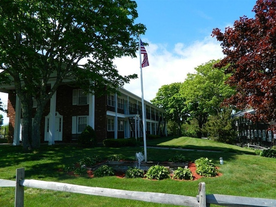 Gallery - Colonial Village Motel And Cottages
