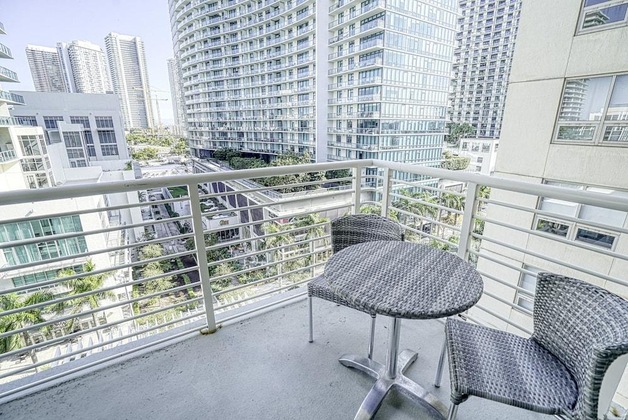 Gallery - Awesome 2Br Family Apt At Midblock Miami