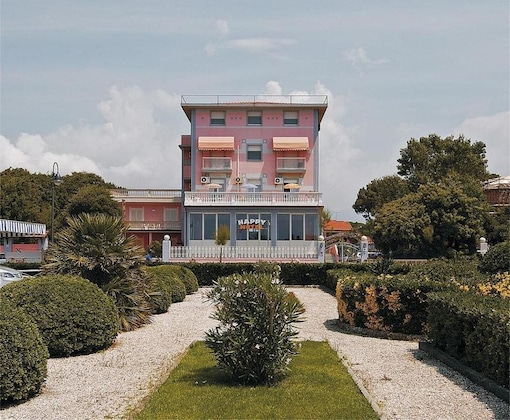 Gallery - Happy Hotel