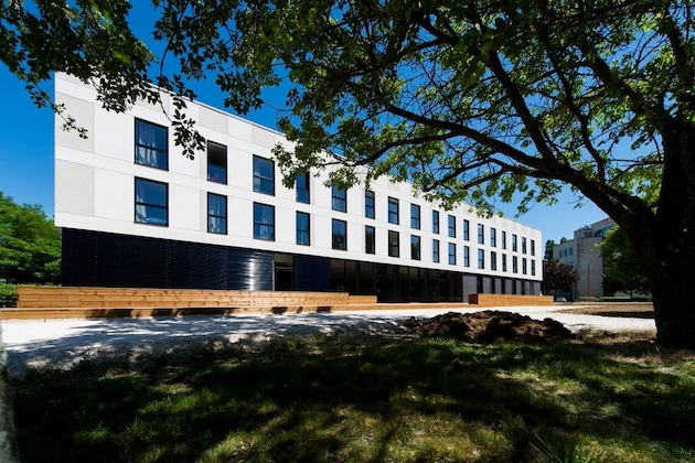 Gallery - Adonis Dijon Maison Internationale