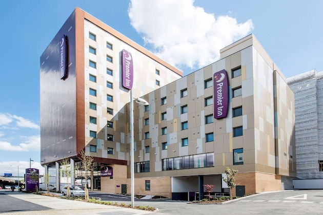 Gallery - Premier Inn London Brentford