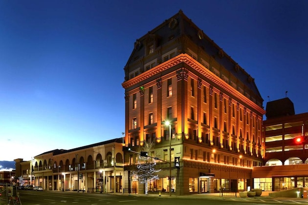 Gallery - Hotel Maison Yakima Tapestry Collection By Hilton
