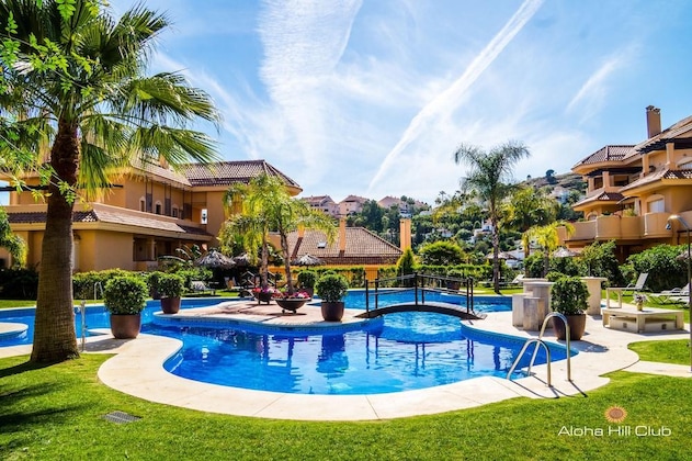 Gallery - Aloha Hill Club Golf & Spa Apartments