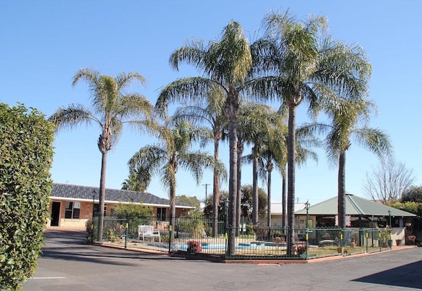 Gallery - Town & Country Motor Inn