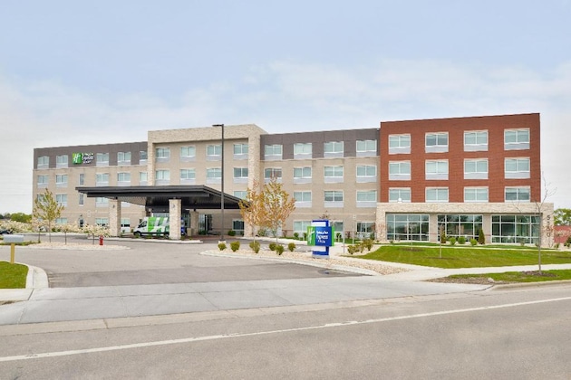 Gallery - Holiday Inn Express & Suites Madison By Ihg