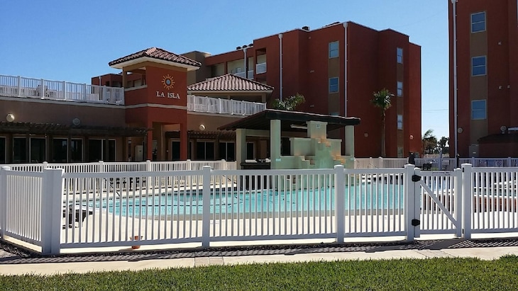 Gallery - La Isla Condominiums By Cheap Getaway