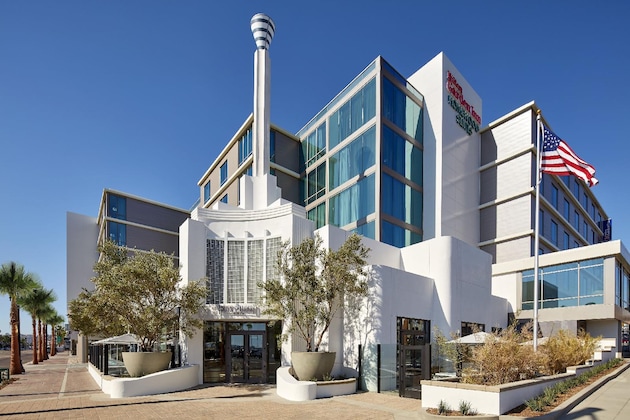 Gallery - Hilton Garden Inn San Diego Downtown Bayside
