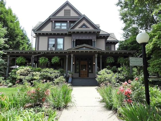 Gallery - Champaign Garden Inn