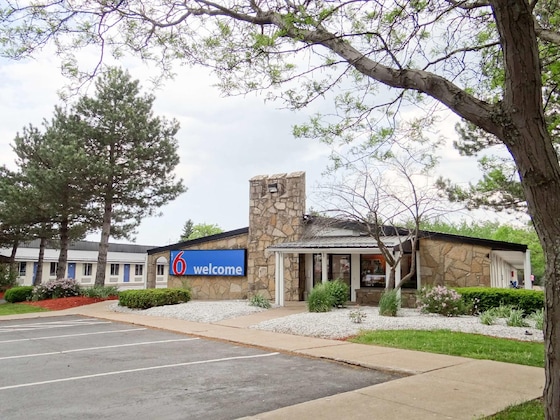 Gallery - Motel 6 Erie