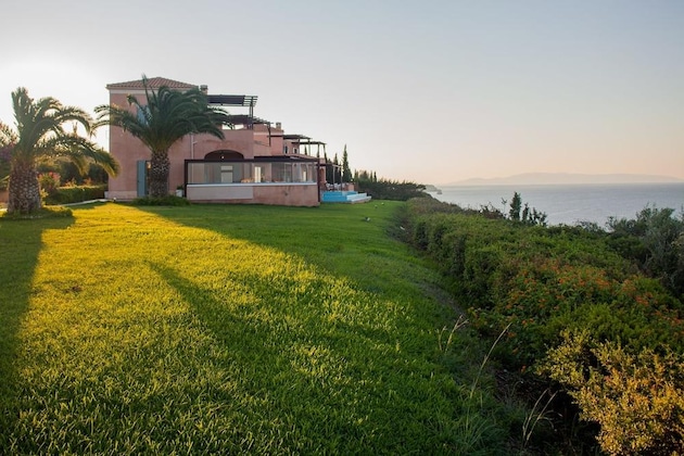 Gallery - Absolute Villa By Stylish Stays