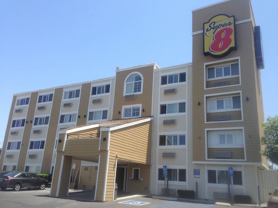 Gallery - Super 8 By Wyndham National City Chula Vista