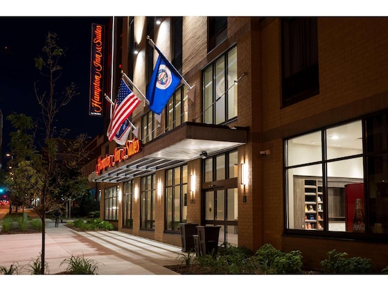 Gallery - Hampton Inn & Suites Minneapolis University Area
