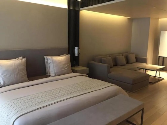 Gallery - Roseate House