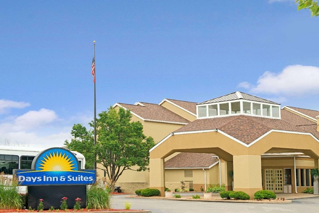 Gallery - Days Inn & Suites By Wyndham St. Louis Westport Plaza