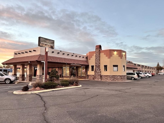 Gallery - Brentwood Inn & Garden