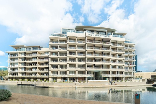 Gallery - Canal Quays 202