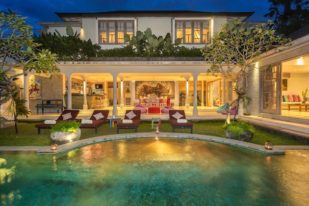 Gallery - Villa 3 Dormitorios 3 Baños en Seminyak, North Kuta