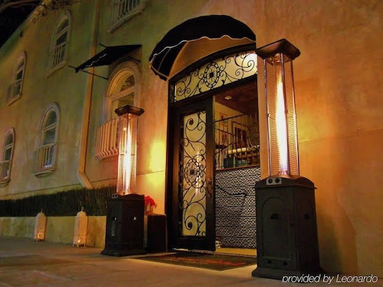 Gallery - Crescent Hotel Dinning Terrace & Bar