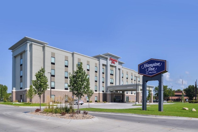 Gallery - Hampton Inn Omaha Airport