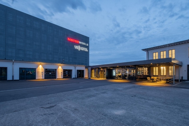 Gallery - V8 Hotel Köln At Motorworld