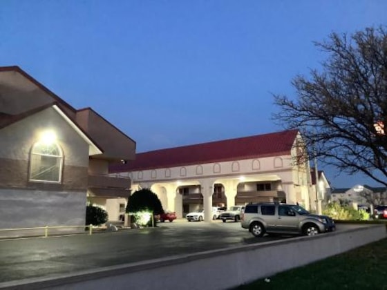 Gallery - Executive Inn