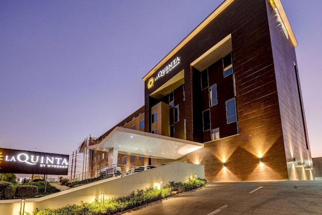 Gallery - La Quinta By Wyndham Santiago Aeropuerto