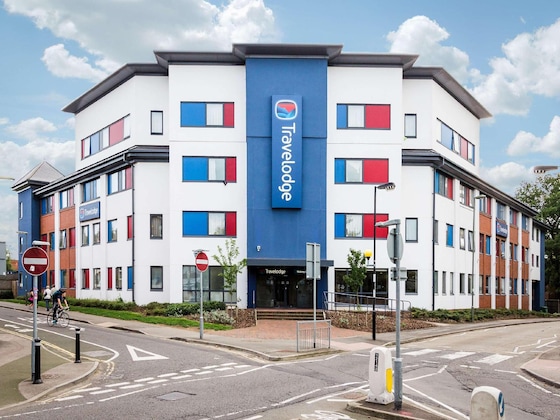 Gallery - Travelodge Woking Central