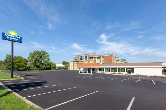 Gallery - Days Inn & Suites Grand Rapids Near Downtown
