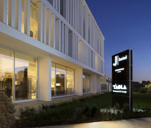 Gallery - J Hotel
