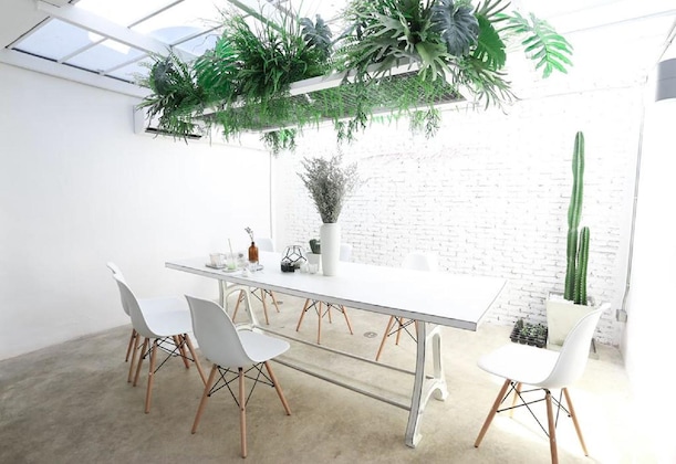 Gallery - Flat White Cafe X Poshtel